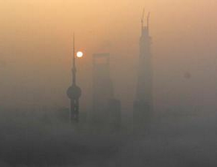 雾霾中的上海